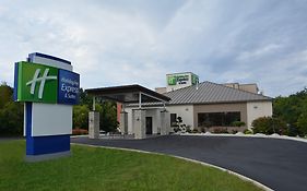 Holiday Inn Express & Suites Waterville - North, An Ihg Hotel