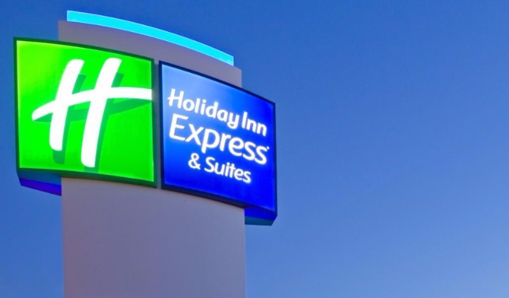 Holiday Inn Express & Suites Waterville - North, An Ihg Hotel Exterior photo